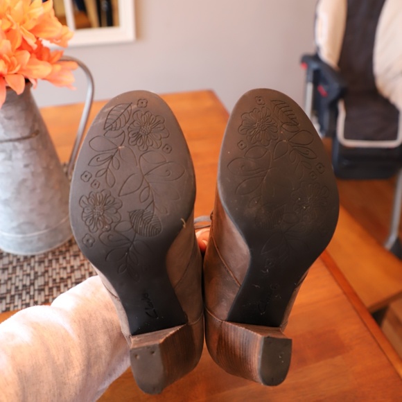 Tie up booties - Picture 5 of 8